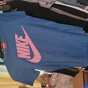 Nike tee